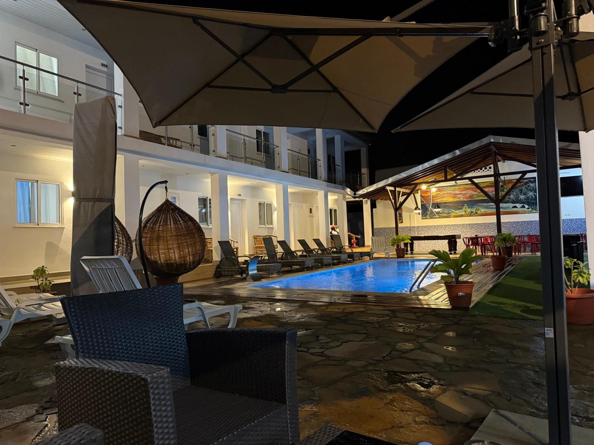 Hotel Kenito 상투메 외부 사진